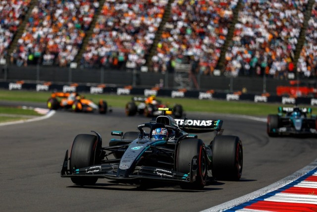  és  - Antonellit „meglepetésként érte” a Mercedes Mexikói Nagydíjon hozott döntése